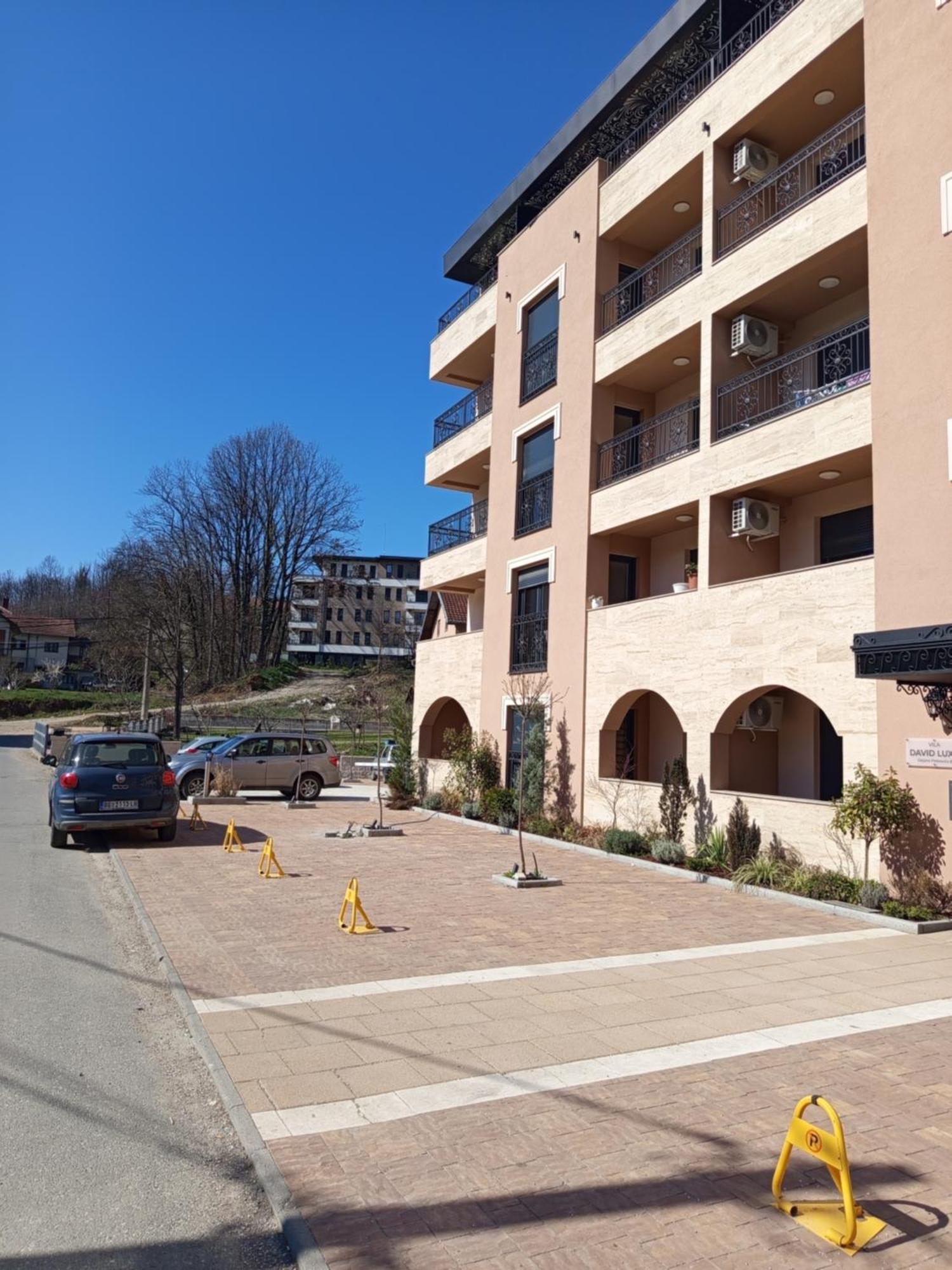 Ramonda Apartman Sa Bazenom, Vrnjačka Banja المظهر الخارجي الصورة